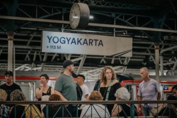 Wisatawan mancanegara pilih kereta pi, Daop 6 Yogyakarta layani 13.111 penumpang WNA di masa Nataru 2025/2026