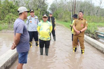 Banjir merusak akses jalan SMKN 1 Tapin Selatan