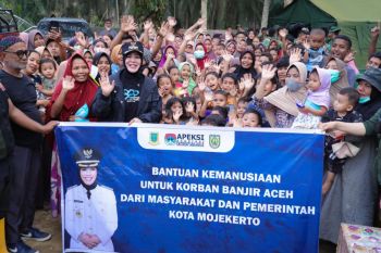 Illiza ke Aceh Tamiang lagi, bagikan perlengkapan sekolah hingga salurkan bantuan APEKSI Ke Babo