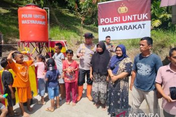 Polda Sumbar bantu 40 sumur bor bagi warga terdampak bencana hidrometeorologi di Agam