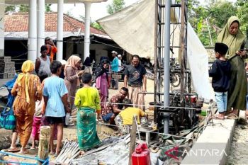 Pemkab Bangkalan selidiki keberadaan sumur bor milik warga keluarkan minyak