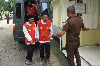 Sidang vonis kakek pencuri burung cendet