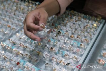 Harga emas produk buatan Galeri24 dan UBS kompak stabil