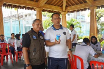 Lapas Cikarang lakukan tes urin petugas dan warga binaan upaya wujudkan zero halinar