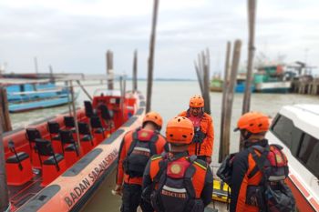 Tim SAR gabungan cari korban kapal tenggelam di perairan Karimun