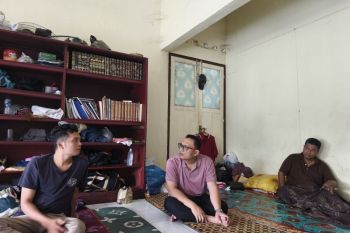 Prihatin pengusiran oleh sekelompok preman, Sekda Pasbar kunjungi warga rumah singgah di Kota Padang