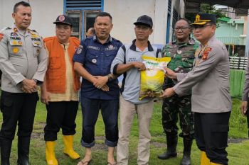 Pemkab OKU Timur salurkan bantuan untuk korban banjir di lima desa Kecamatan Belitang III