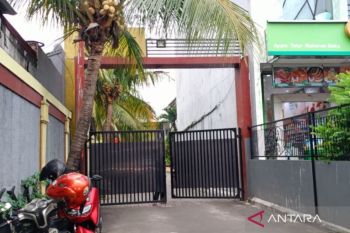 Rumah Yaqut Cholil Qoumas di Condet dijaga ketat usai jadi tersangka korupsi haji