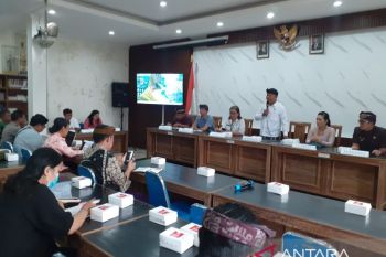 Pemkab Gianyar dampingi pengusaha lengkapi izin dukung iklim usaha