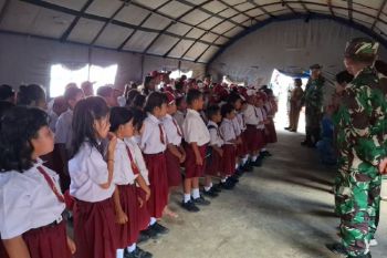 TNI berikan layanan pemulihan trauma anak korban bencana di Taput