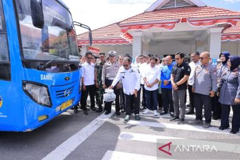 Dishub Bombana resmi operasikan dua unit Damri Perintis