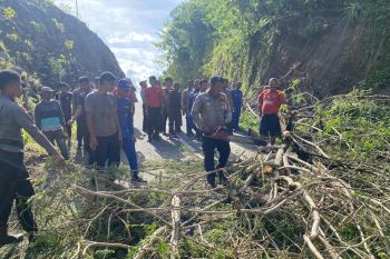 Jembatan Bobisingo Halmahera Utara ambruk diterjang banjir