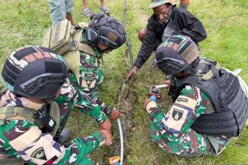 Satgas Yonif 511/DY Pos pastikan air bersih dirasakan warga Nombome