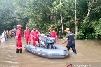 Banjir di Belitung, banyak kendaraan terjebak banjir