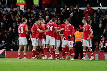 Wrexham Bikin Forest Tersungkur, Wigan Tumbangkan Preston
