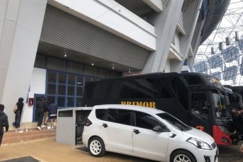 Ponsel pewarta ANTARA dicopet saat meliput Persib vs Persija di GBLA