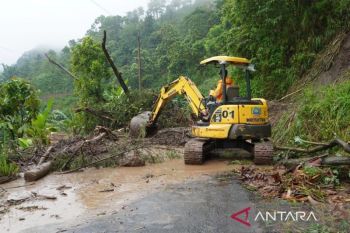 3.522 warga Desa Tempur Jepara masih terisolasi akibat longsor
