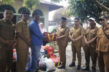 Pemkab Pasaman Barat serahkan bantuan kepada korban kebakaran