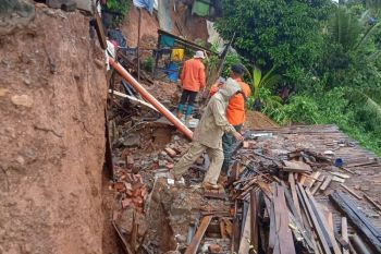 BPBD Lebak : tujuh rumah rusak akibat tanah longsor di Bayah
