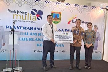 Bank Jateng beri beasiswa pelajar Kudus sebagai wujud peduli pendidikan