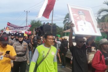 Warga Desa Penyangga TNWK demo minta stop konflik gajah dengan manusia
