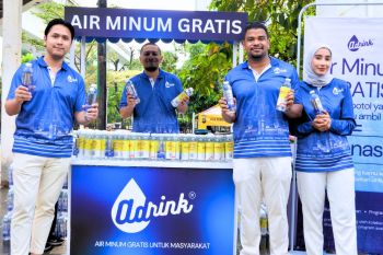 Adrink bagikan 5.000 air minum gratis di CFD