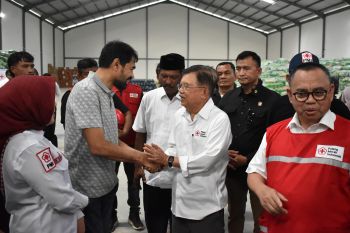 Gubernur Aceh terima bantuan pangan hingga alat berat dari Jusuf Kalla