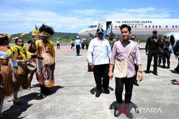 Pakai tas noken Papua, Gibran kunjungi Biak hingga Yahukimo