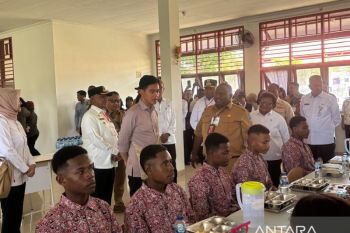 Tinjau Sekolah Rakyat di Biak, Gibran puji fasilitas untuk siswa&nbsp;