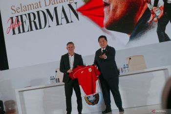 Erick Thohir ajak semua elemen sepak bola nasional  dukung John Herdman