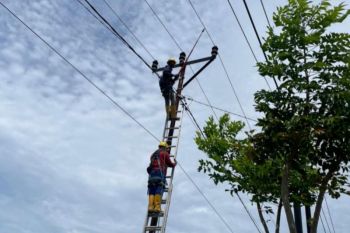 PLN mengalirkan tenaga listrik untuk tiga desa di pelosok NTT