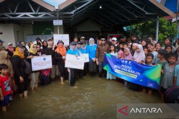 Wagub Kalsel salurkan bantuan peduli banjir di Desa Sungai Rangas