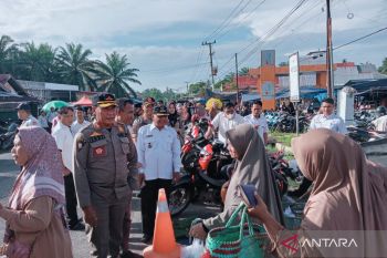 Satpol Mukomuko tertibkan pedagang dan parkir kendaraan depan pasar