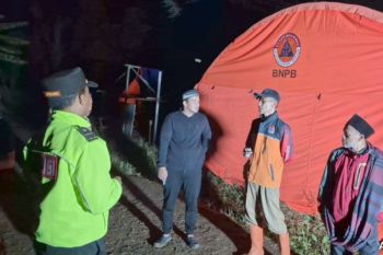 BPBD Garut pasang tenda darurat untuk siswa belajar di Banjarwangi