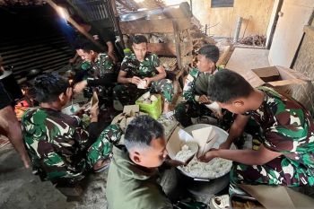 Satgas Yonif 511/DY perkuat baksos makanan bergizi di Lanny Jaya