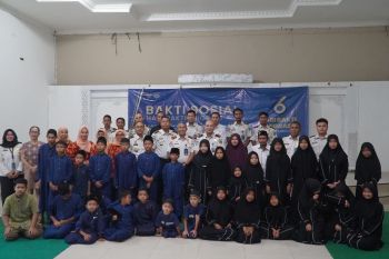 Imigrasi Pangkalpinang bagikan sembako - santuni anak yatim peringati Hari Bhakti Imigrasi