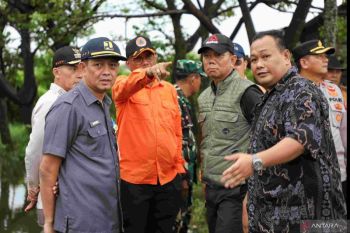 Pemkab Bekasi tinjau ke sejumlah titik banjir pastikan kebutuhan warga terpenuhi