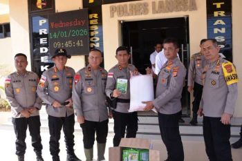 Polda Aceh berikan bibit tanaman kepada warga terdampak banjir