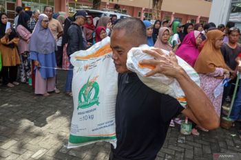 Agar martabat masyarakat tak tergerus bansos