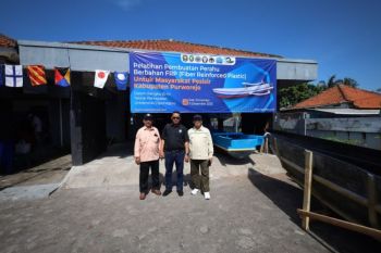 Sekolah Vokasi Undip dan PT NDS gelar pelatihan pembuatan perahu fiber untuk warga pesisir