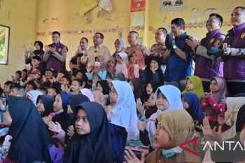 Kunjungi Aceh Tamiang, KSP ajari siswa berhitung hingga beri bantuan alat tulis