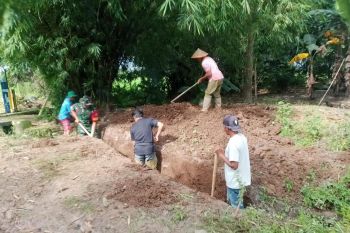 Masyarakat bersama TNI di Gowa bersihkan saluran air antisipasi banjir