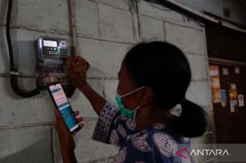 Pemkab Bekasi fasilitasi rumah tangga belum dapat aliran listrik