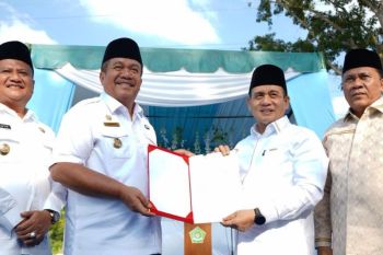 Kemenag terima sertifikat hibah tanah untuk pembangunan MAN IC di Kabupaten Asahan