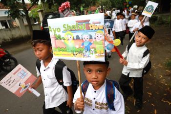 Pawai peringatan Isra Miraj pelajar Kota Kediri