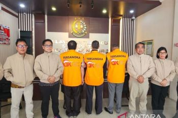 OJK serahkan tersangka tindak pidana pasar modal SWAT