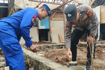 Polres Lampung Selatan lakukan bedah rumah warga kurang mampu