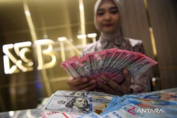 Pelemahan rupiah tertahan dampak revisi prospek pertumbuhan ekonomi RI