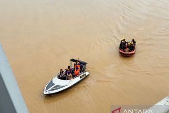 Tim SAR cari korban terjun dari jembatan ke sungai Batanghari Jambi