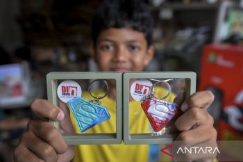 Edukasi pemanfaatan sampah plastik menjadi kerajinan